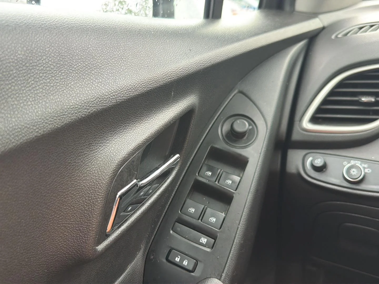 Used 2019 Summit White Chevrolet LT image 15
