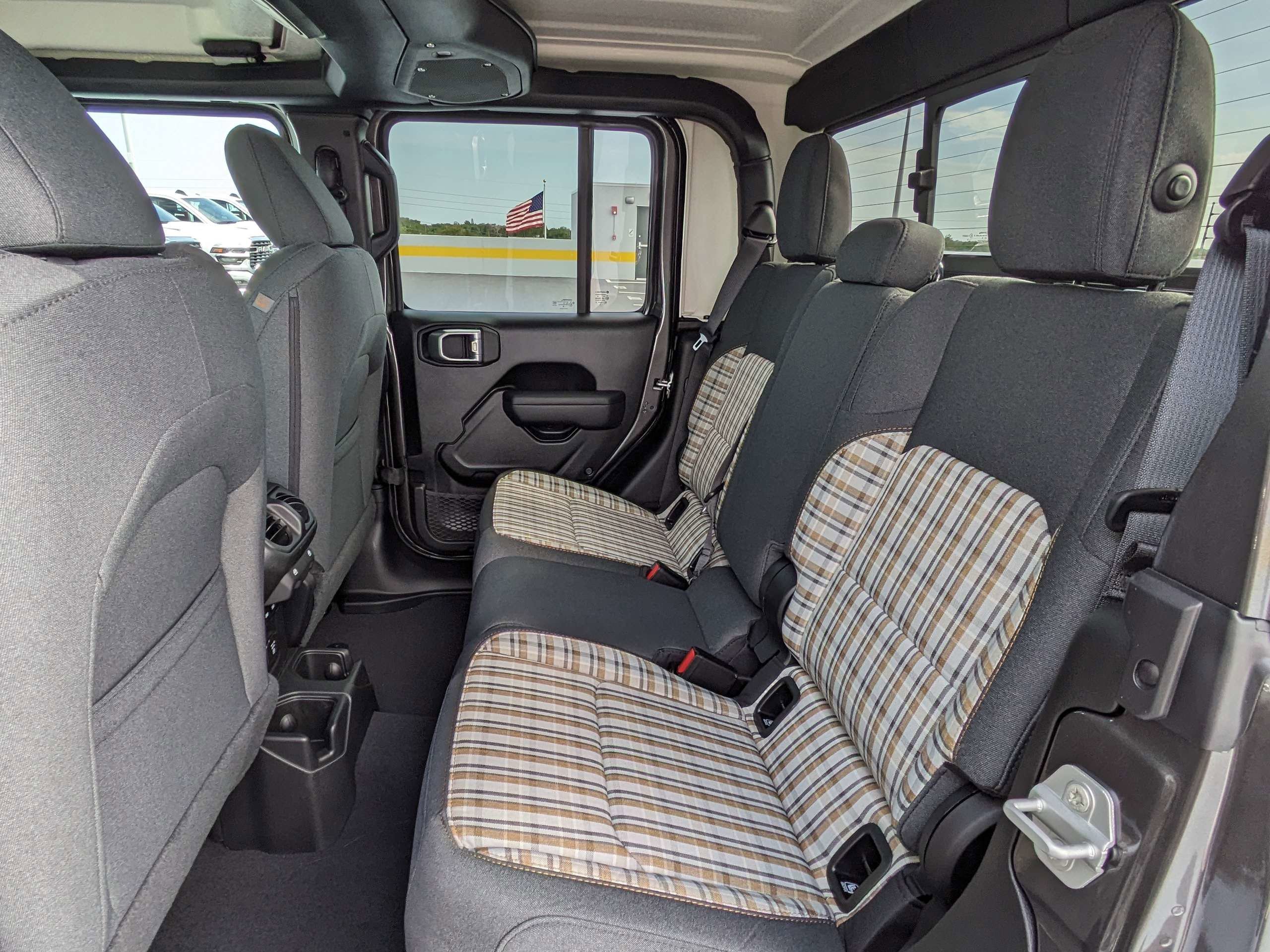 New 2026 Granite Crystal Metallic Clear-Coat Exterior Paint Jeep 85th Anniversary Edition image 13