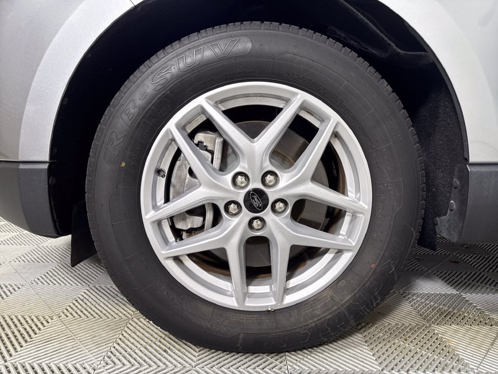 Used 2023 Silver Ford SEL image 23