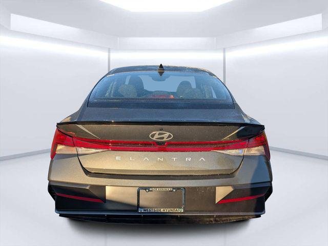 New 2026 Gray Hyundai SEL Sport Premium image 4