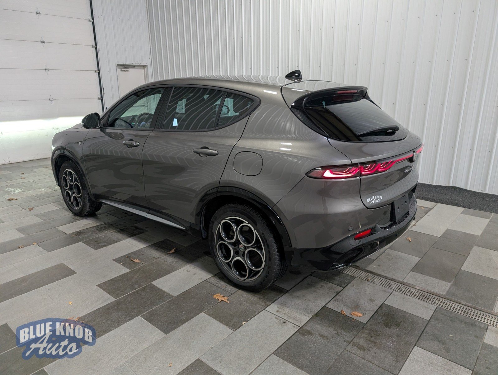 2024 Alfa Romeo Tonale Ti photo 2