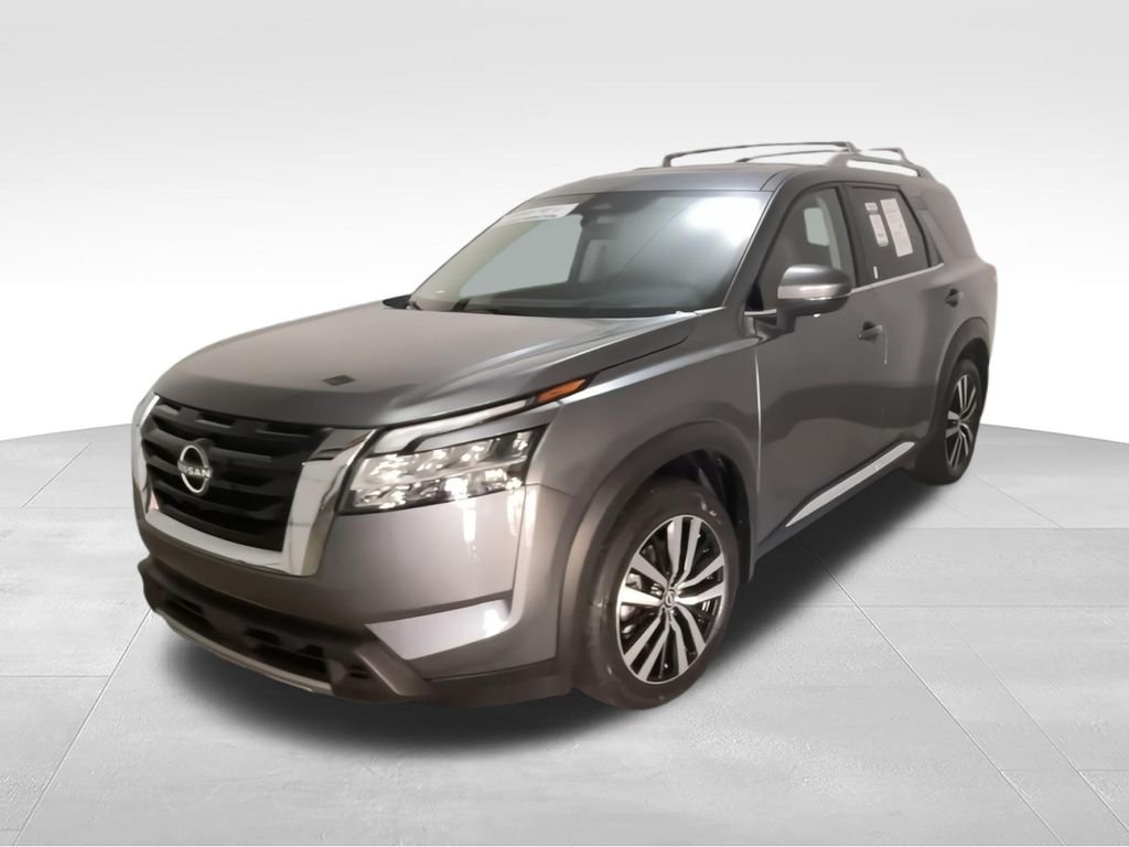 Used 2024 Gray Nissan Platinum image 9