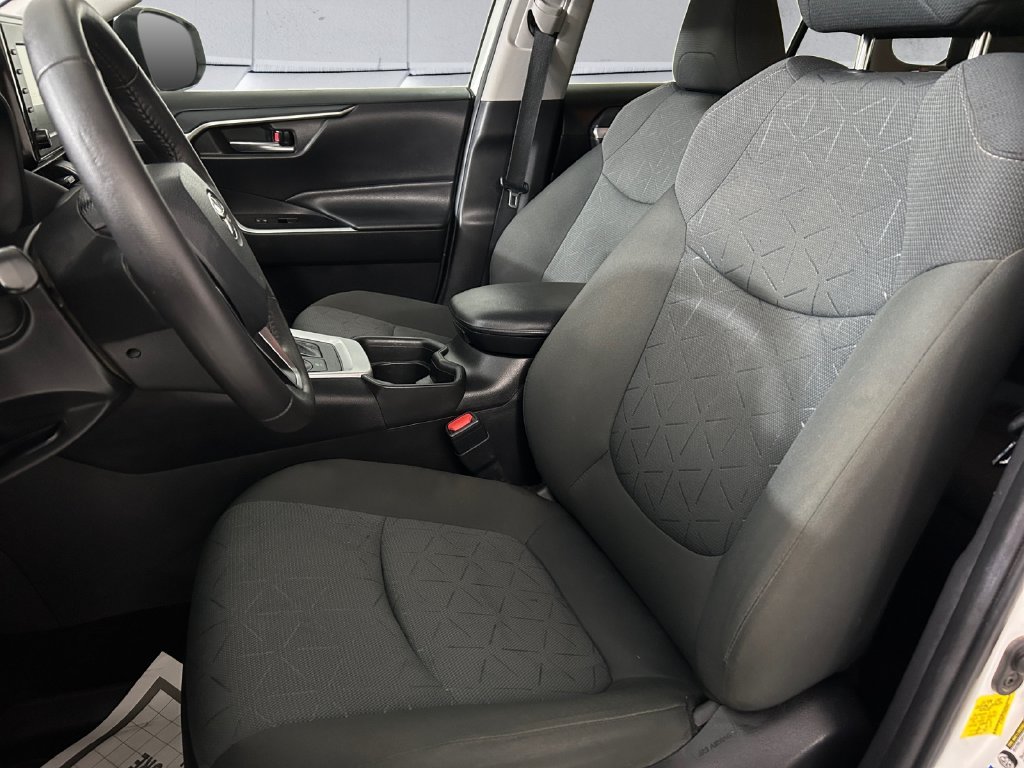 Used 2021 White Toyota XLE image 7