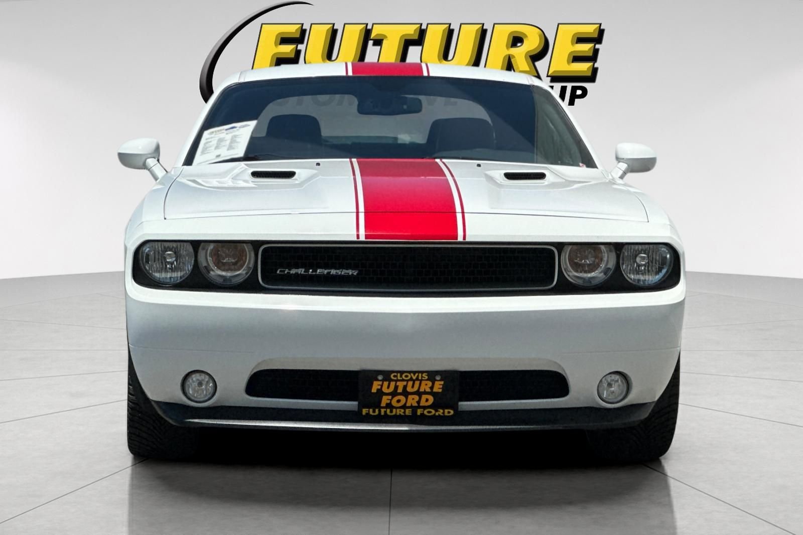 Used 2013 White Dodge SXT image 8