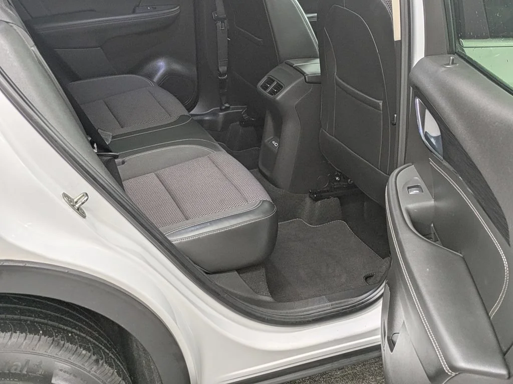 Used 2023 Summit White Buick Preferred image 19