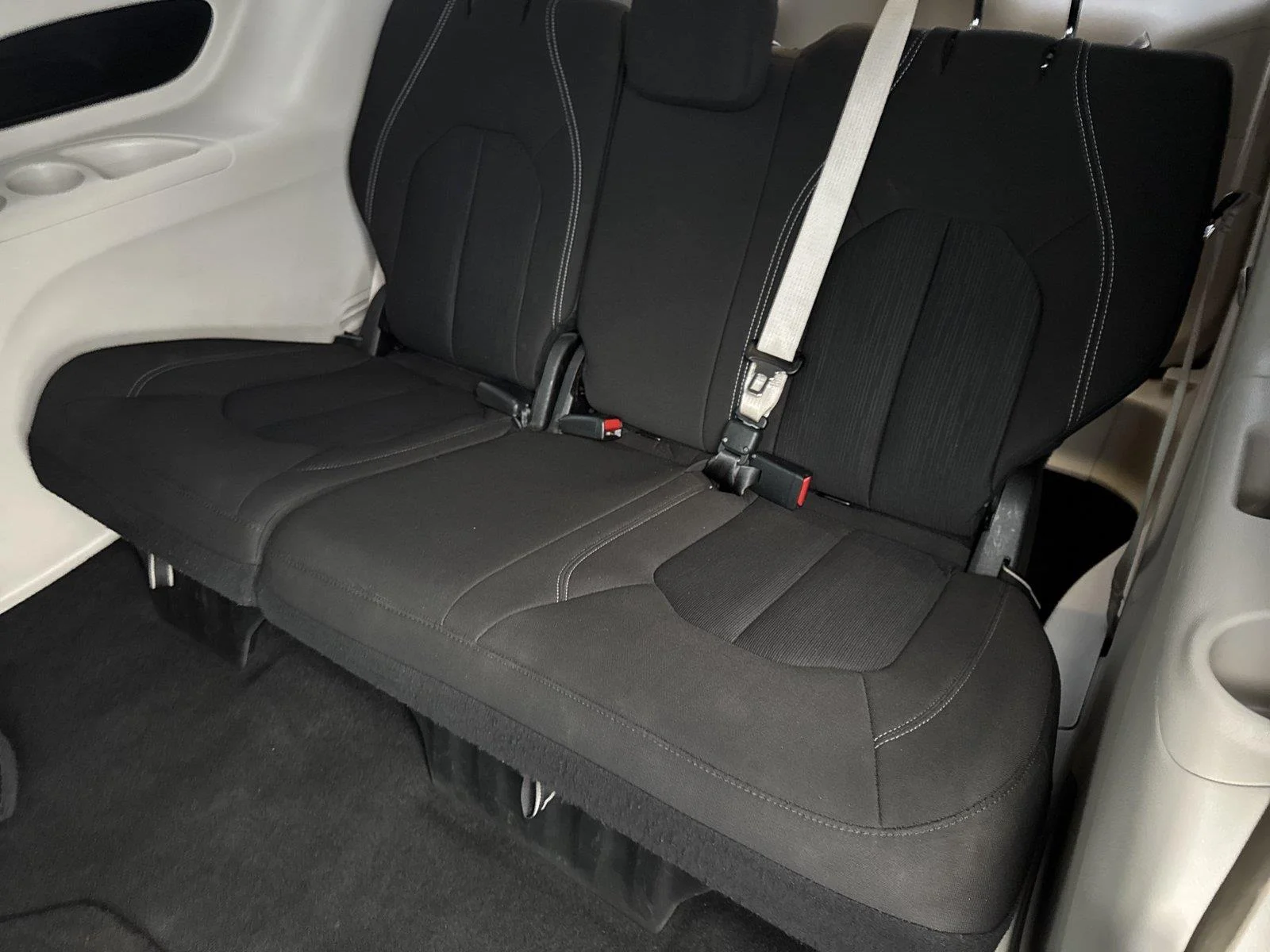 Used 2022 Bright White Clearcoat Chrysler LX image 33