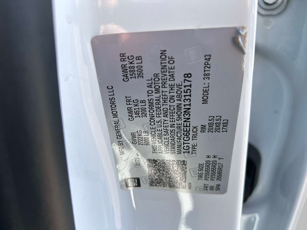 Used 2022 White GMC Denali image 21