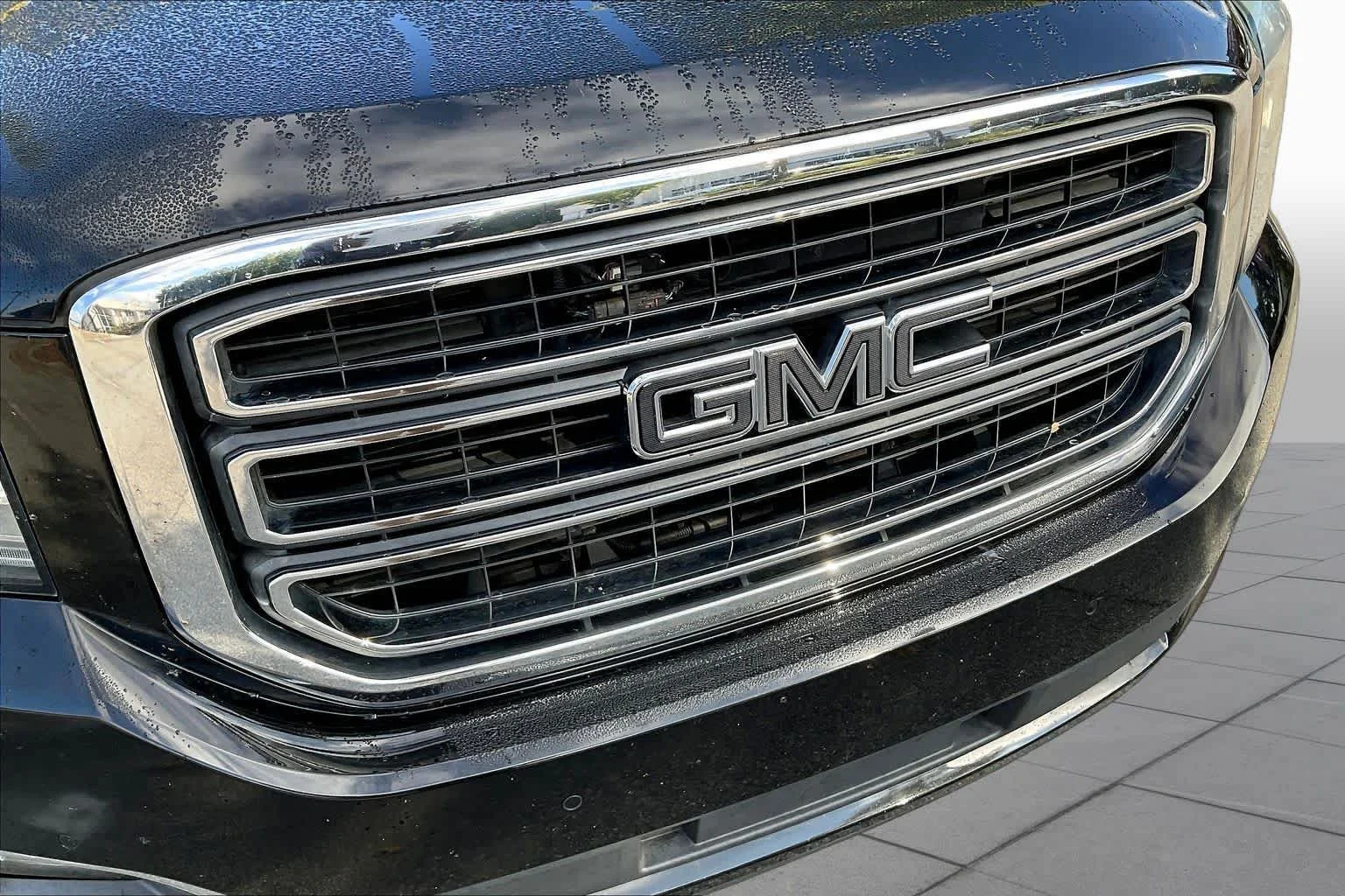 Used 2018 Onyx Black GMC SLE image 27