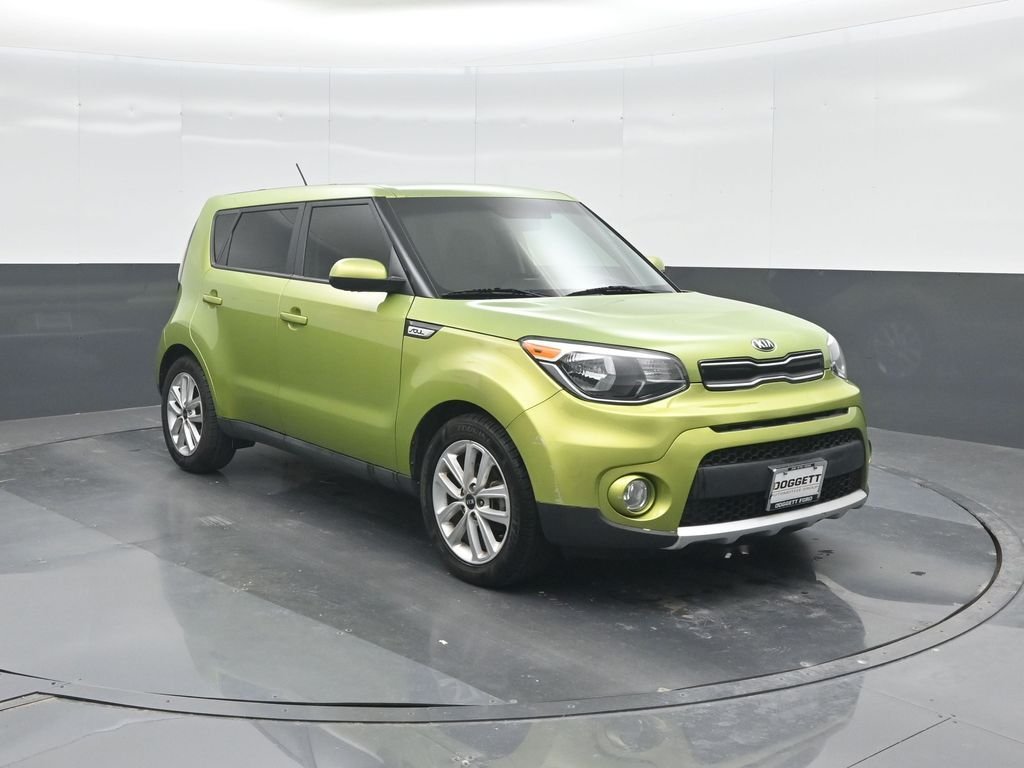 Used 2018 Green Kia Plus image 8