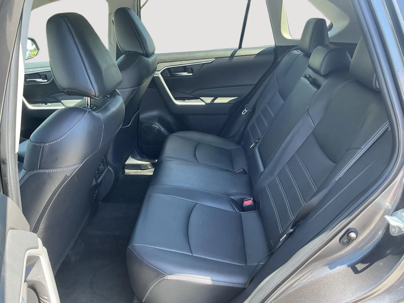 Used 2022 Magnetic Gray Metallic Toyota XLE Premium image 11