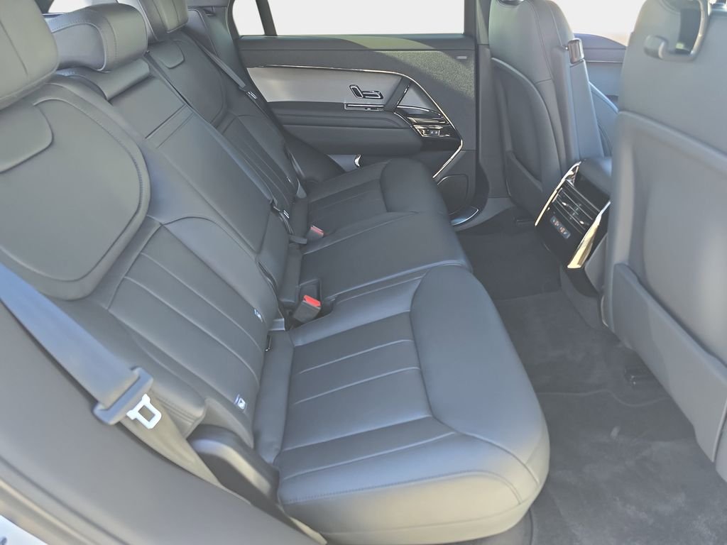 New 2026 Fuji White Land Rover Dynamic SE image 11