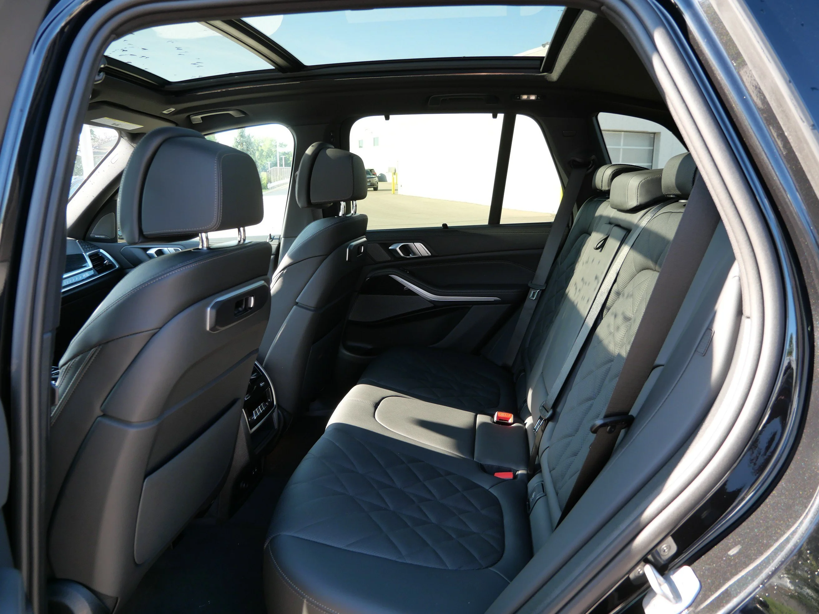 New 2026 Black Sapphire Metallic BMW xDrive40i image 6