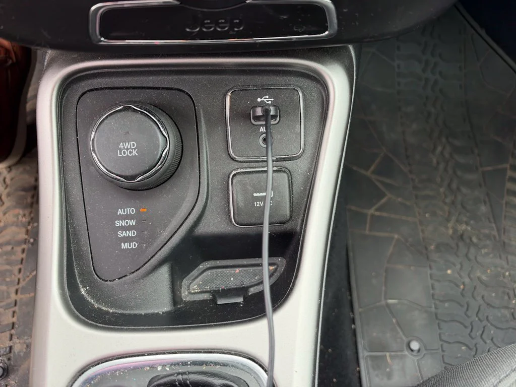 Used 2018 Red Jeep Sport image 12
