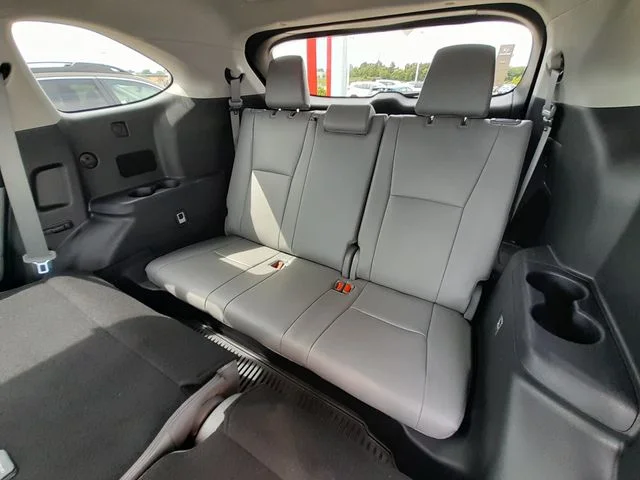 Used 2021  Toyota XLE image 47