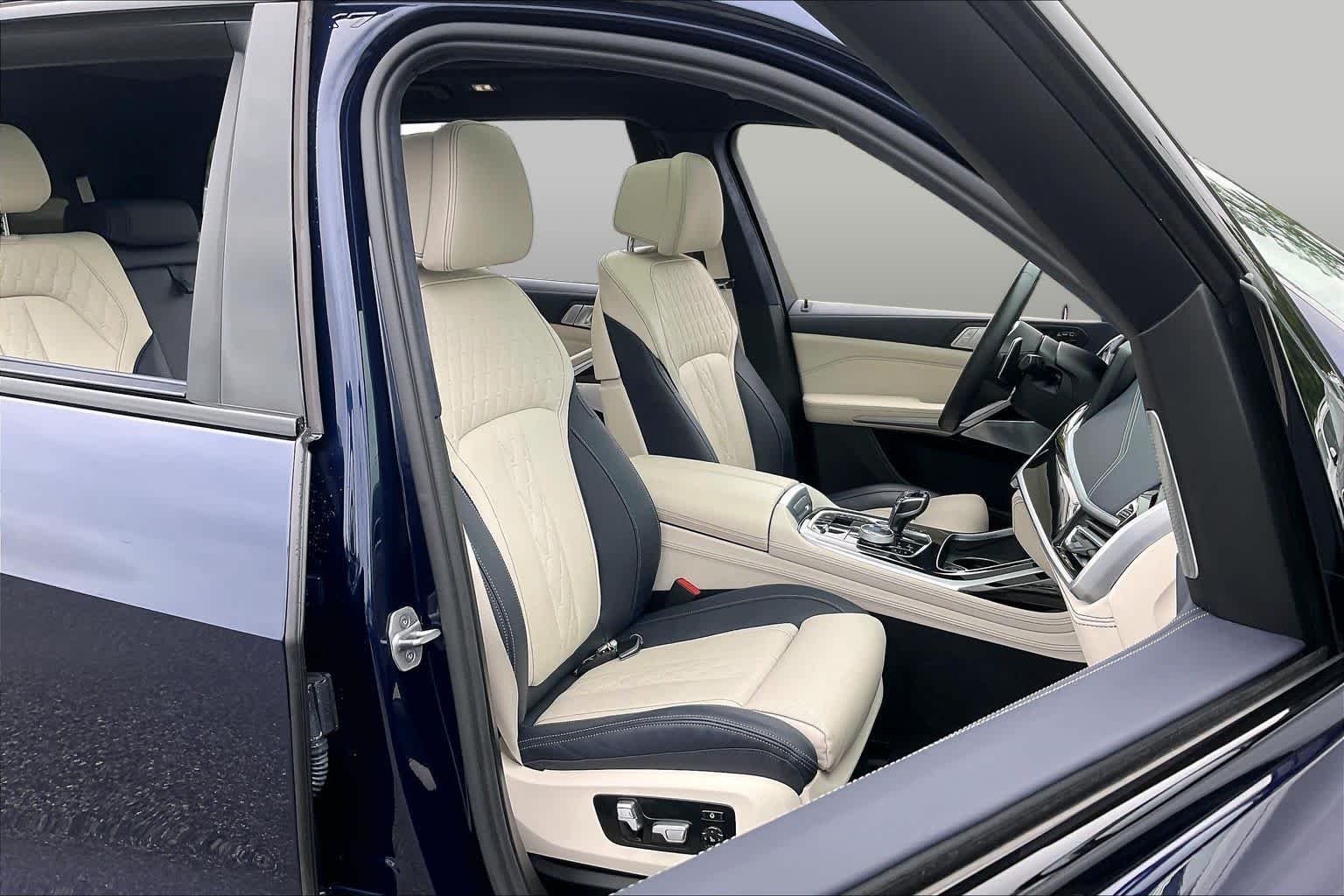 Used 2021 Tanzanite Blue II Metallic BMW M50i image 8
