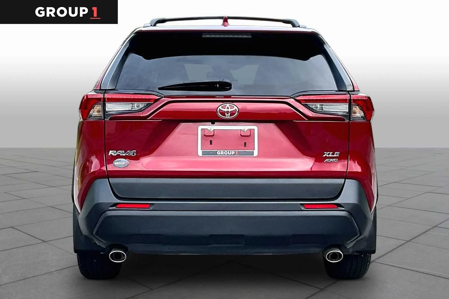Used 2022 Ruby Flare Pearl Toyota XLE image 5