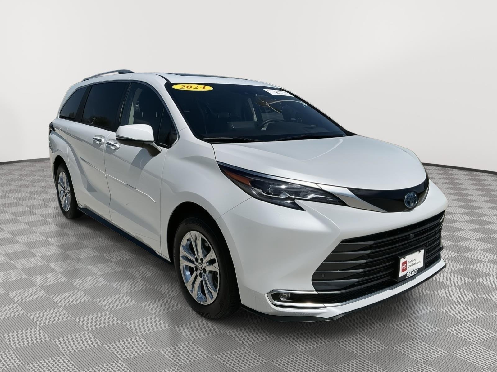 2024 Toyota Sienna Platinum 7-Passenger Hybrid AWD's photo