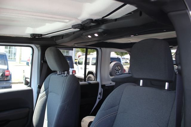 Used 2025 White Jeep Sahara image 21