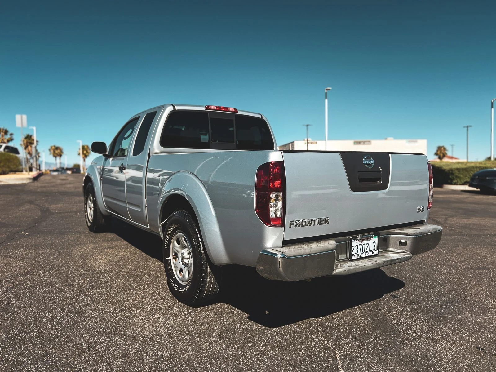 Used 2010 Silver Nissan SE image 5