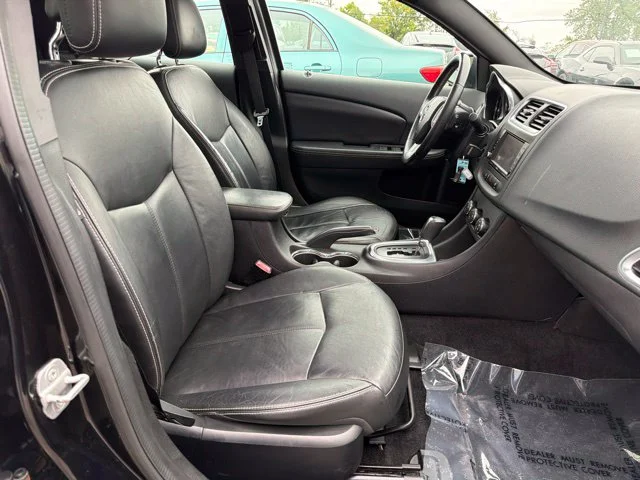 Used 2013 Black Dodge SXT image 30