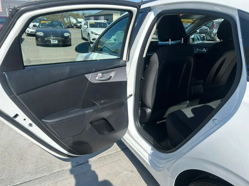 Used 2023 White Kia LX Sedan 4D image 29