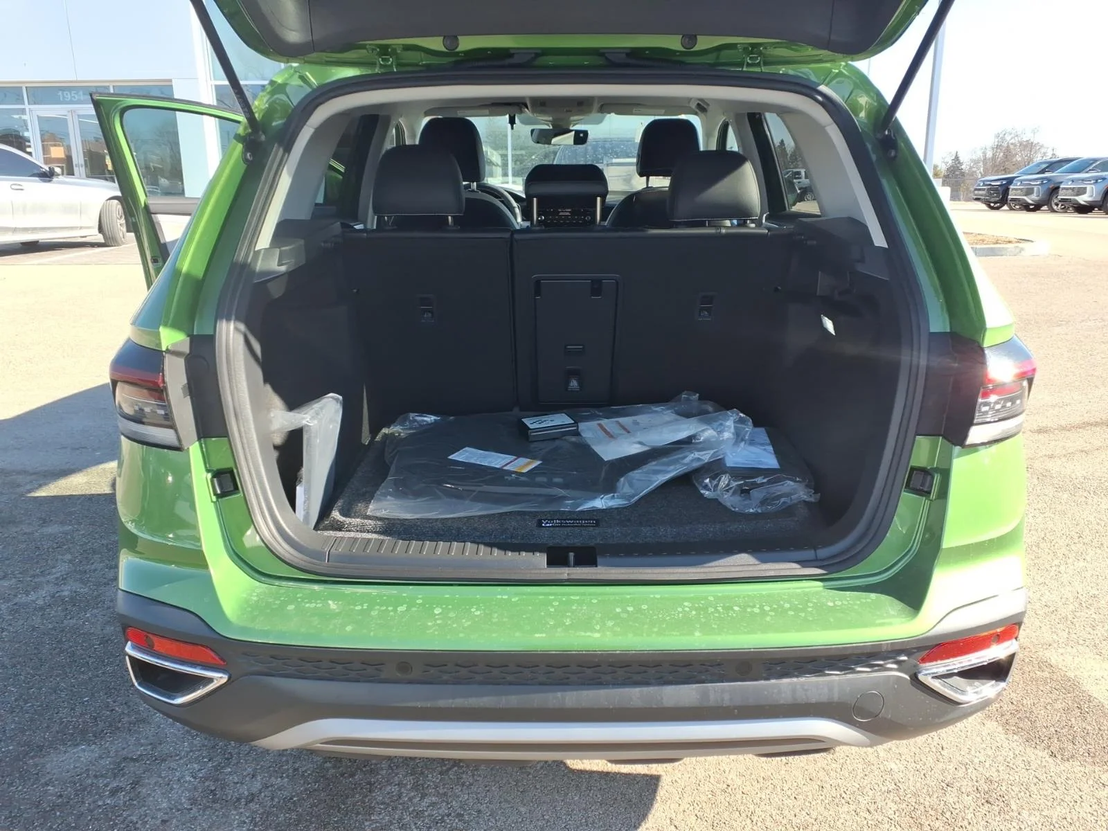 New 2026 Bright Moss Green Metallic Volkswagen SE 4MOTION image 22