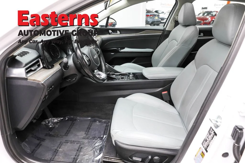 Used 2022 White Kia EX image 13