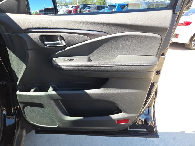 Used 2019  Honda Sport image 22