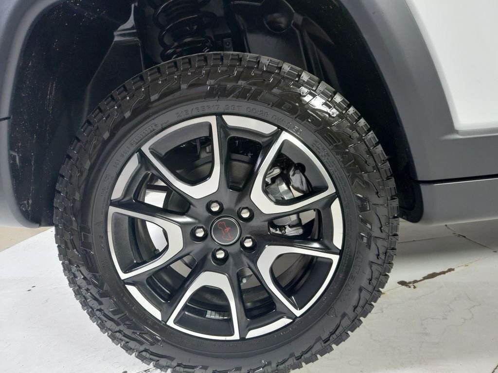 New 2026 Bright White Clear-Coat Exterior Paint Jeep Trailhawk image 9