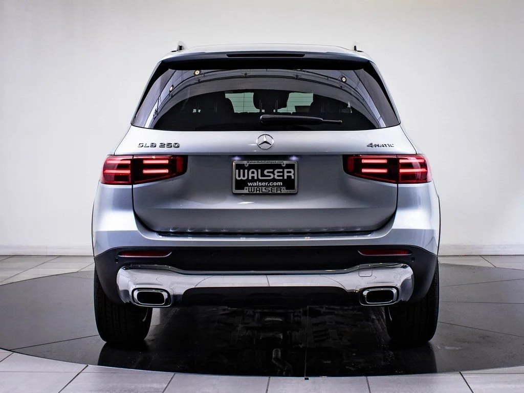 Used 2026 Mountain Gray Metallic Mercedes-Benz GLB 250 image 9