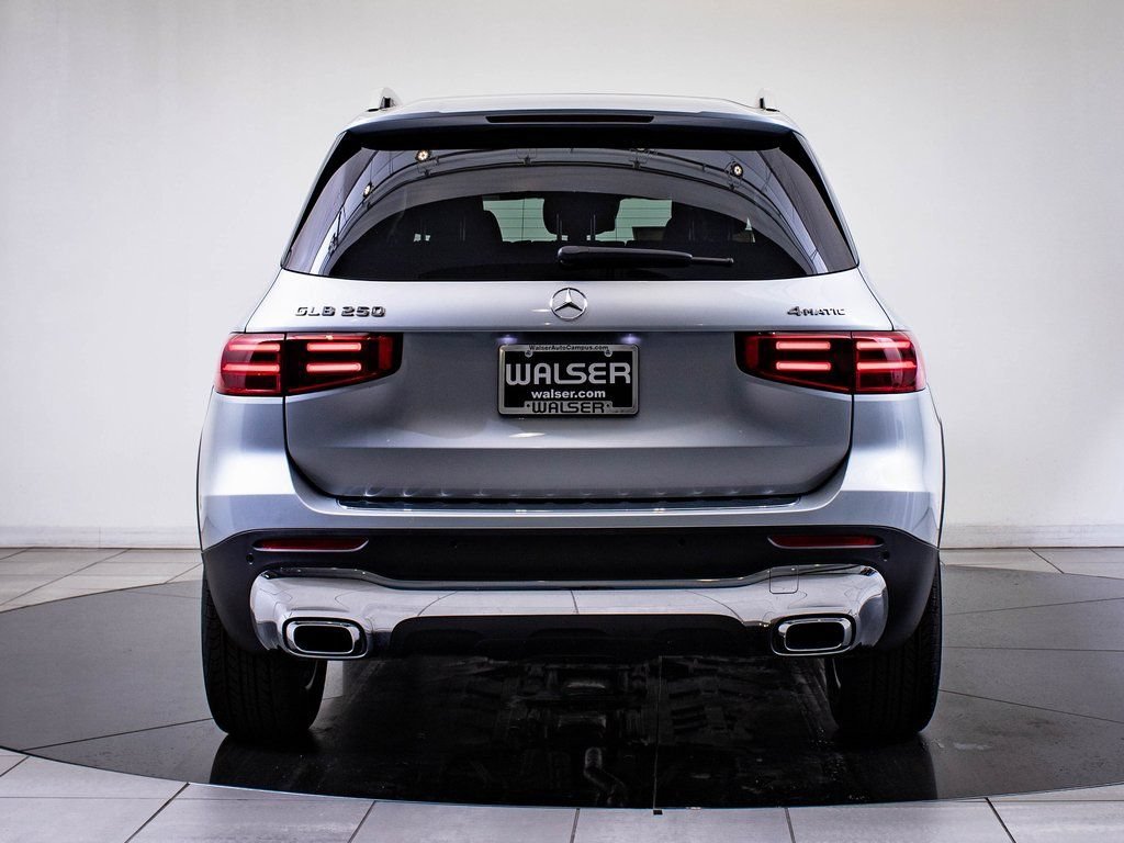 Used 2026 Mountain Gray Metallic Mercedes-Benz GLB 250 image 9