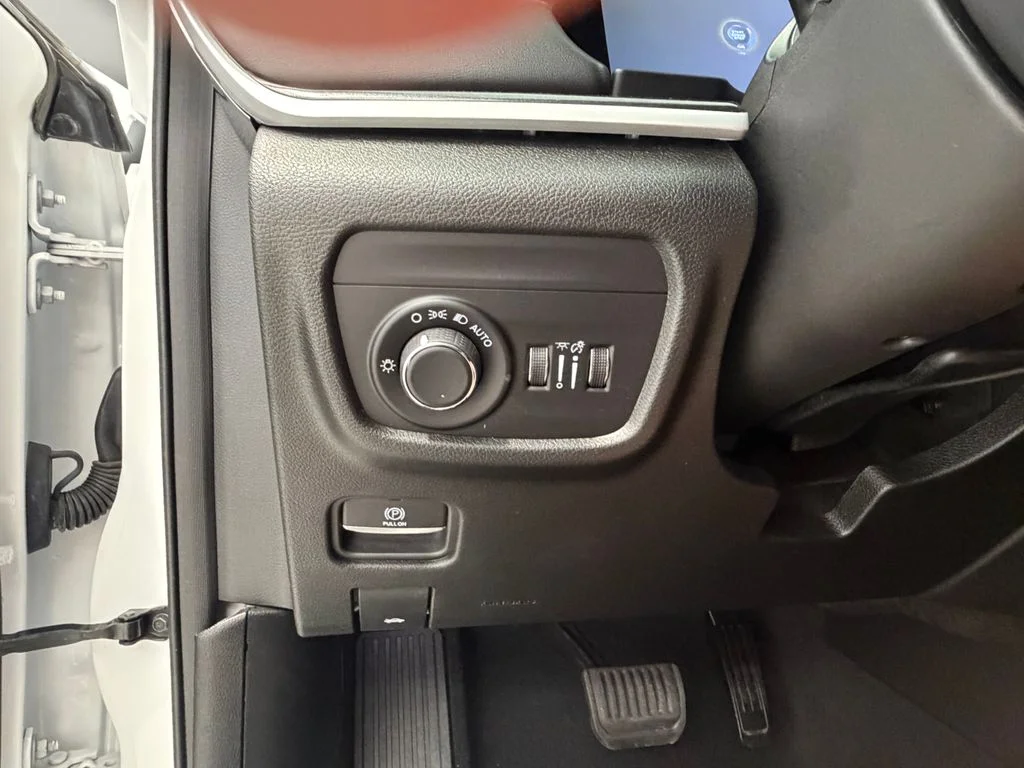 Certified Used 2023 White/off-white Jeep Altitude X image 26