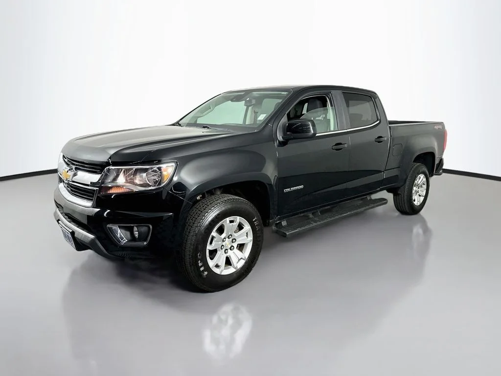 Used 2020 Black Chevrolet LT image 4