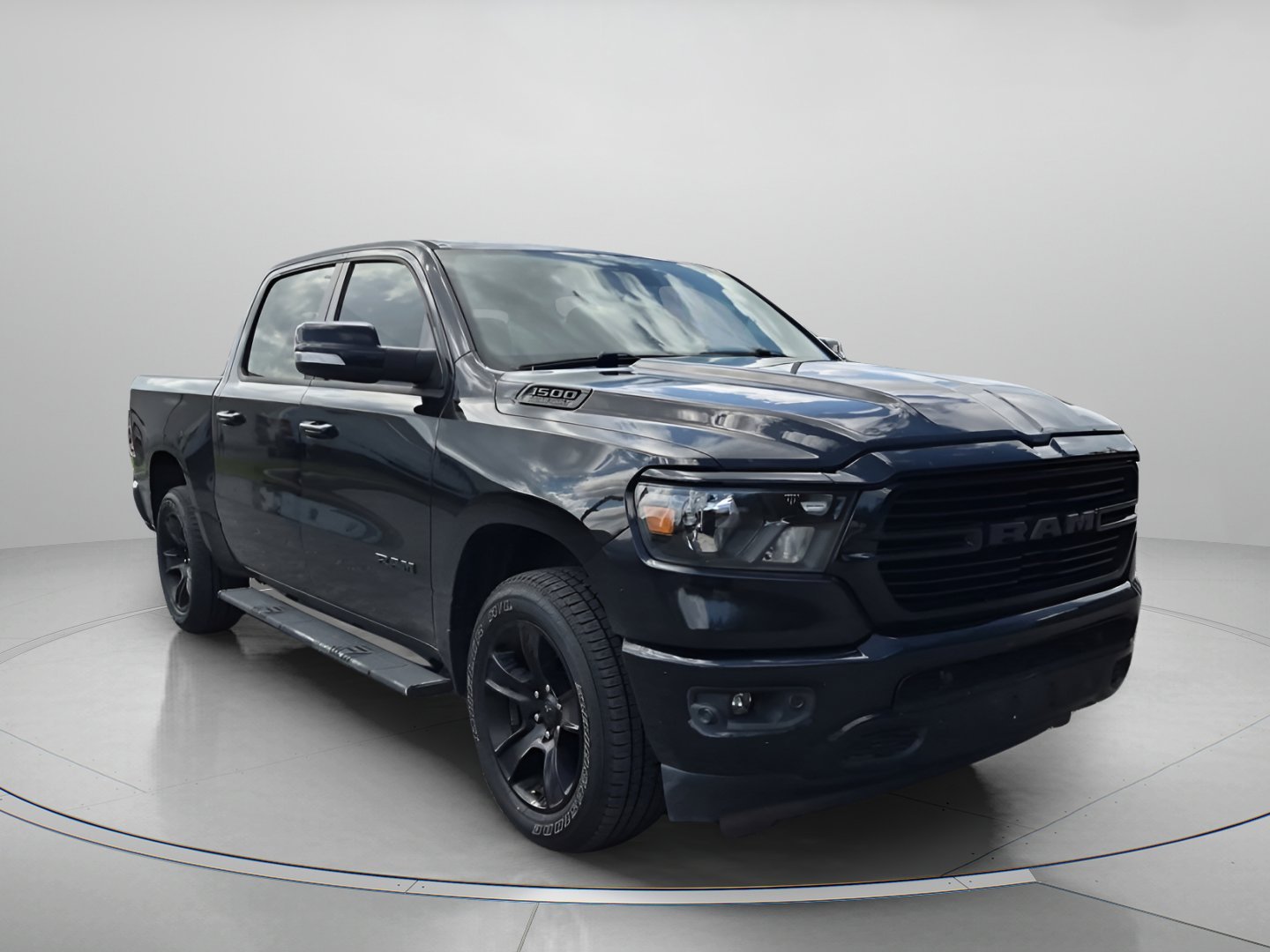 2020 RAM 1500 Big Horn/Lone Star 4x4 Crew Cab 5'7's photo
