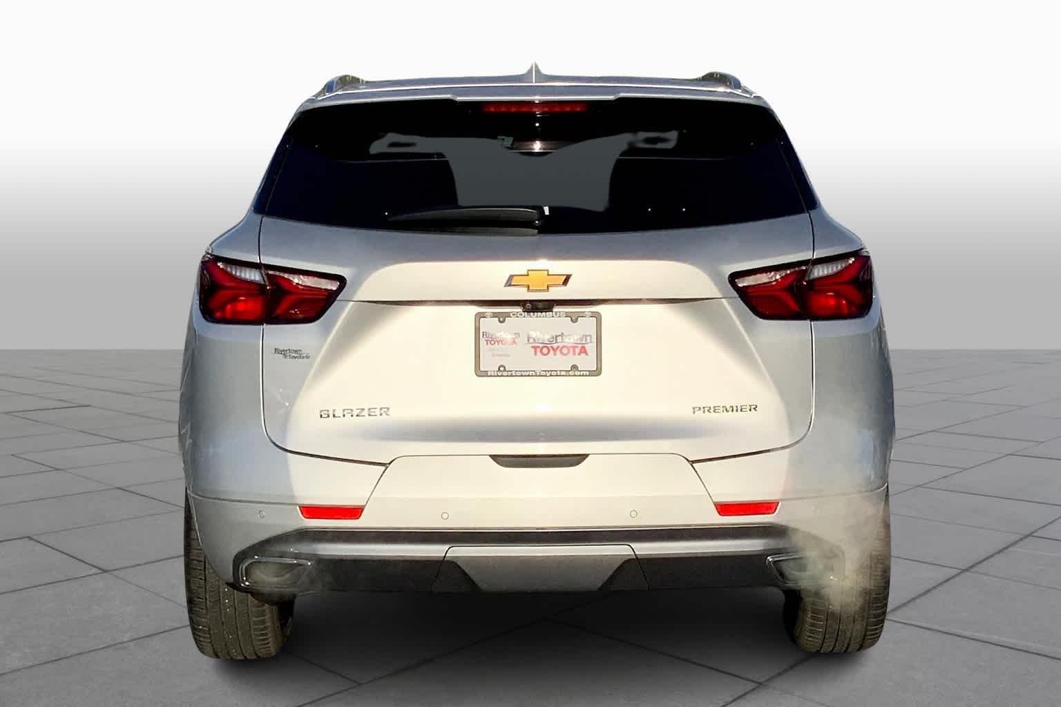 Used 2019 Silver Ice Metallic Chevrolet Premier image 5