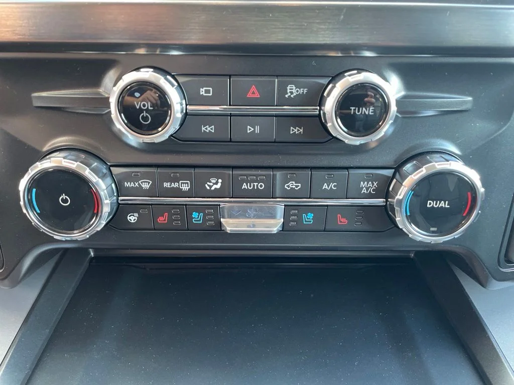 New 2026 CARBONIZED GRAY Ford Lariat image 17
