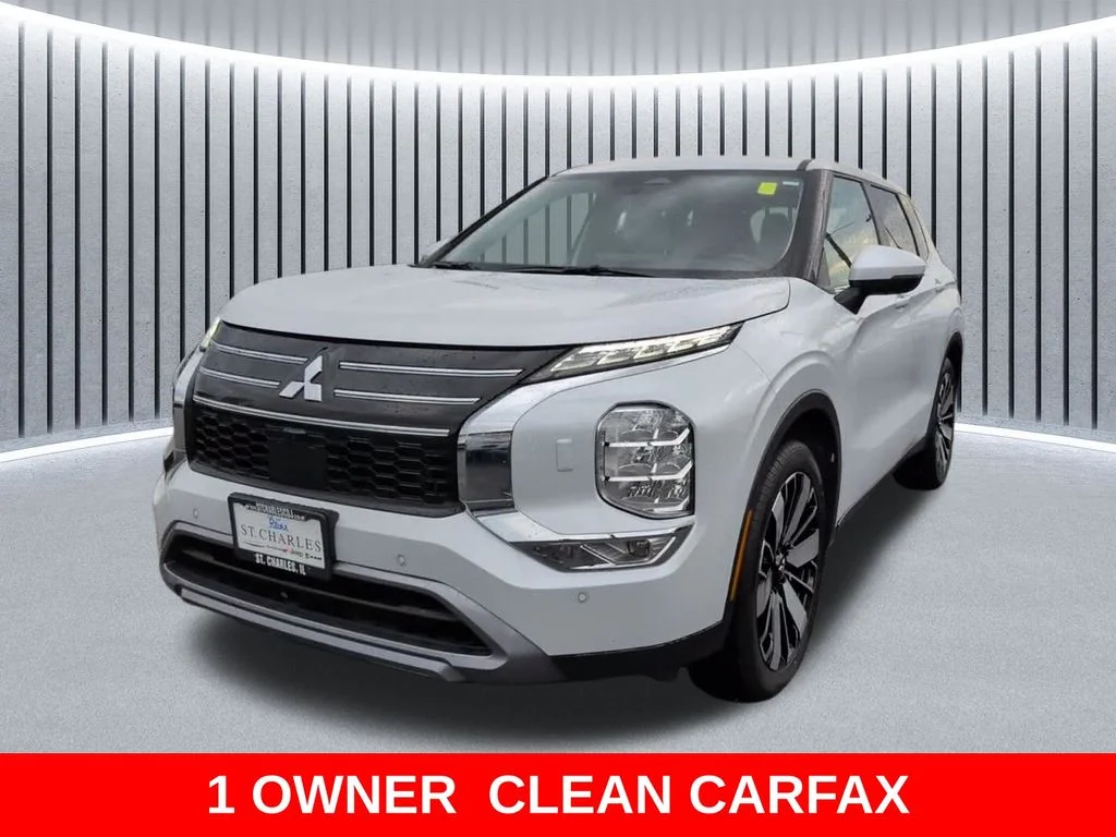 Used 2025 White Mitsubishi SE image 10