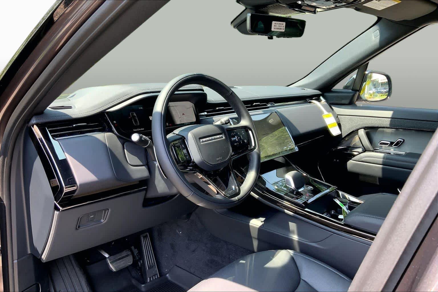 New 2026 Charente Grey Land Rover Dynamic SE image 9