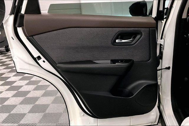 Used 2021 Glacier White Nissan SV image 23