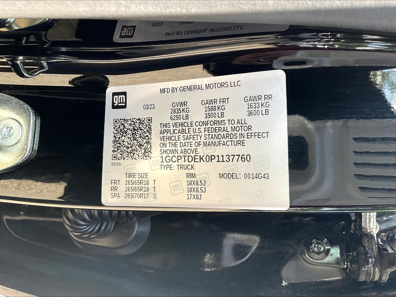 Used 2023 Black Chevrolet Z71 image 22