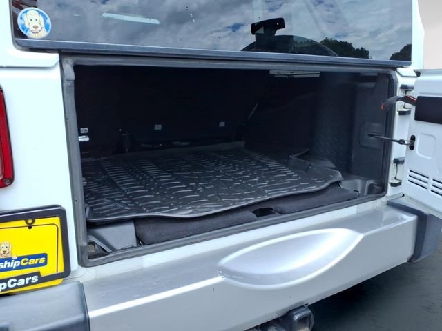 Used 2018 White Jeep Unlimited Sahara image 11