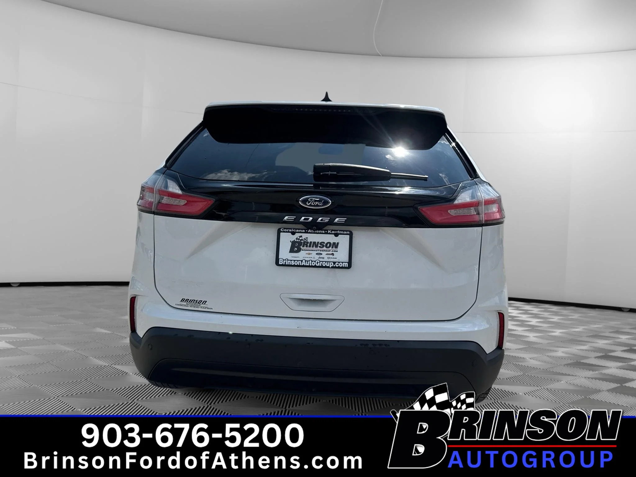 Used 2021 Oxford White Ford SE image 6