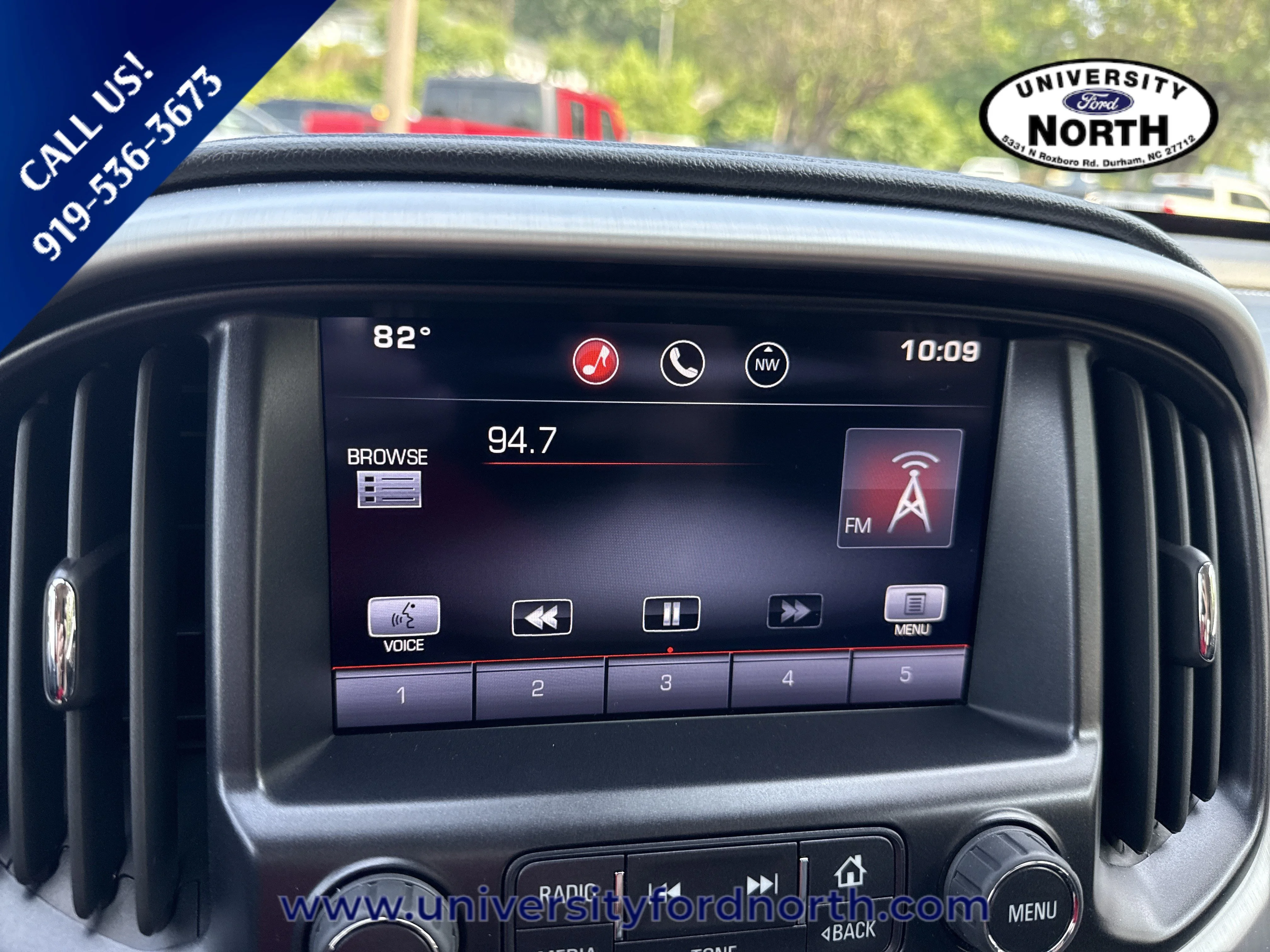 Used 2015 Summit White GMC 4WD SLT image 30