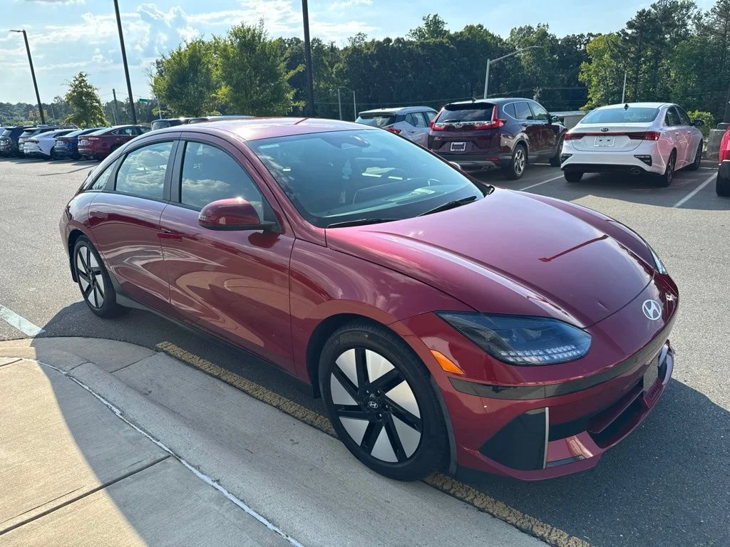 Used 2023 Red Hyundai SE Standard Range image 3