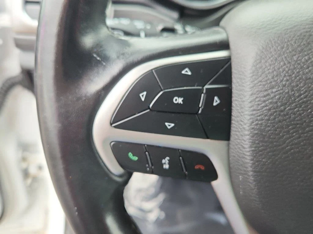 Used 2022 Bright White Clearcoat Jeep Laredo X image 22