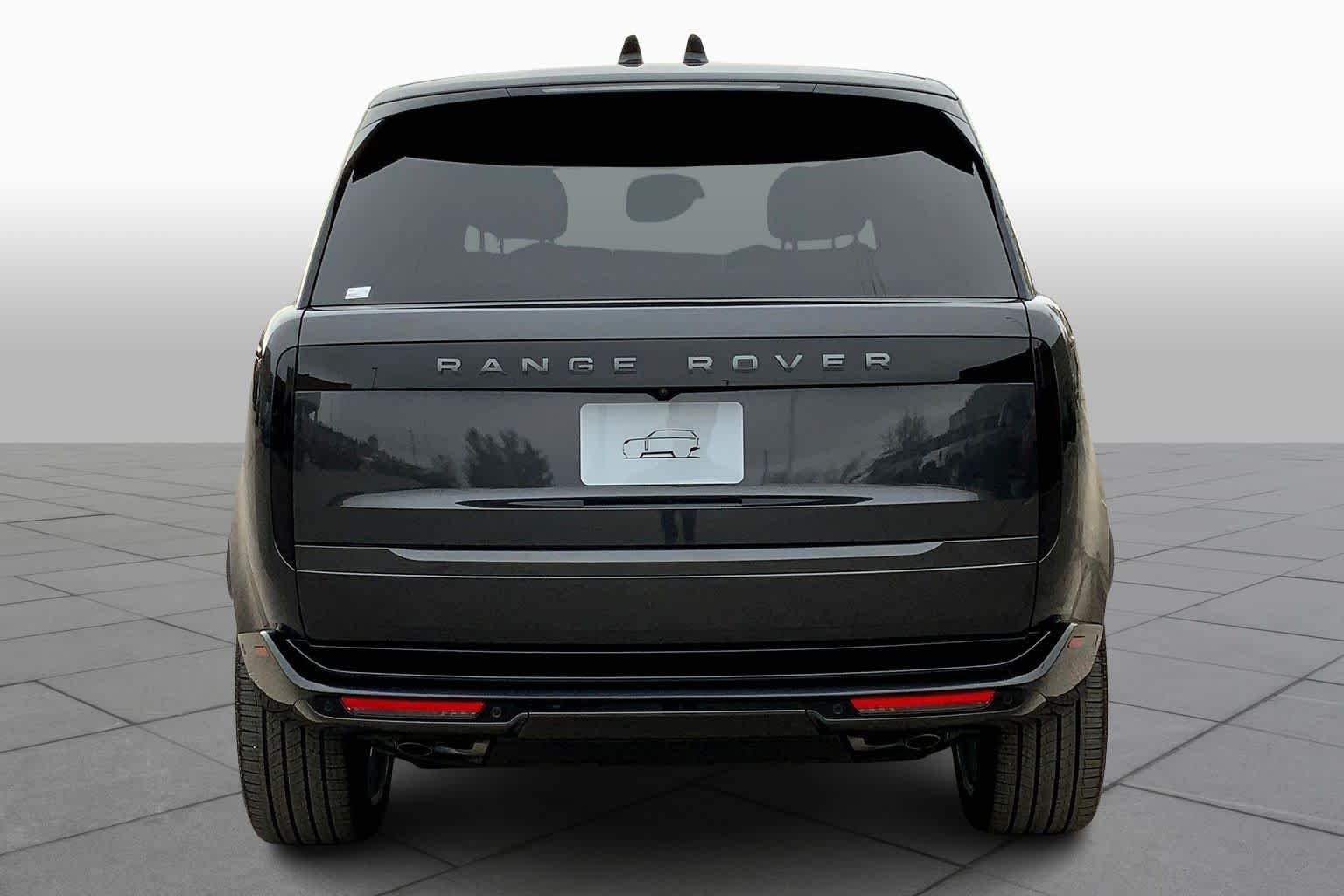 New 2025 Carpathian Grey Land Rover SE image 4