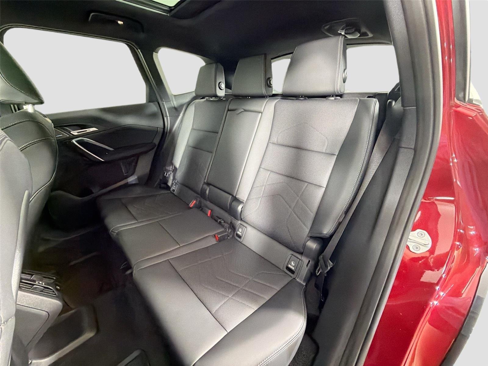 Used 2026 Vegas Red Metallic BMW xDrive28i image 23