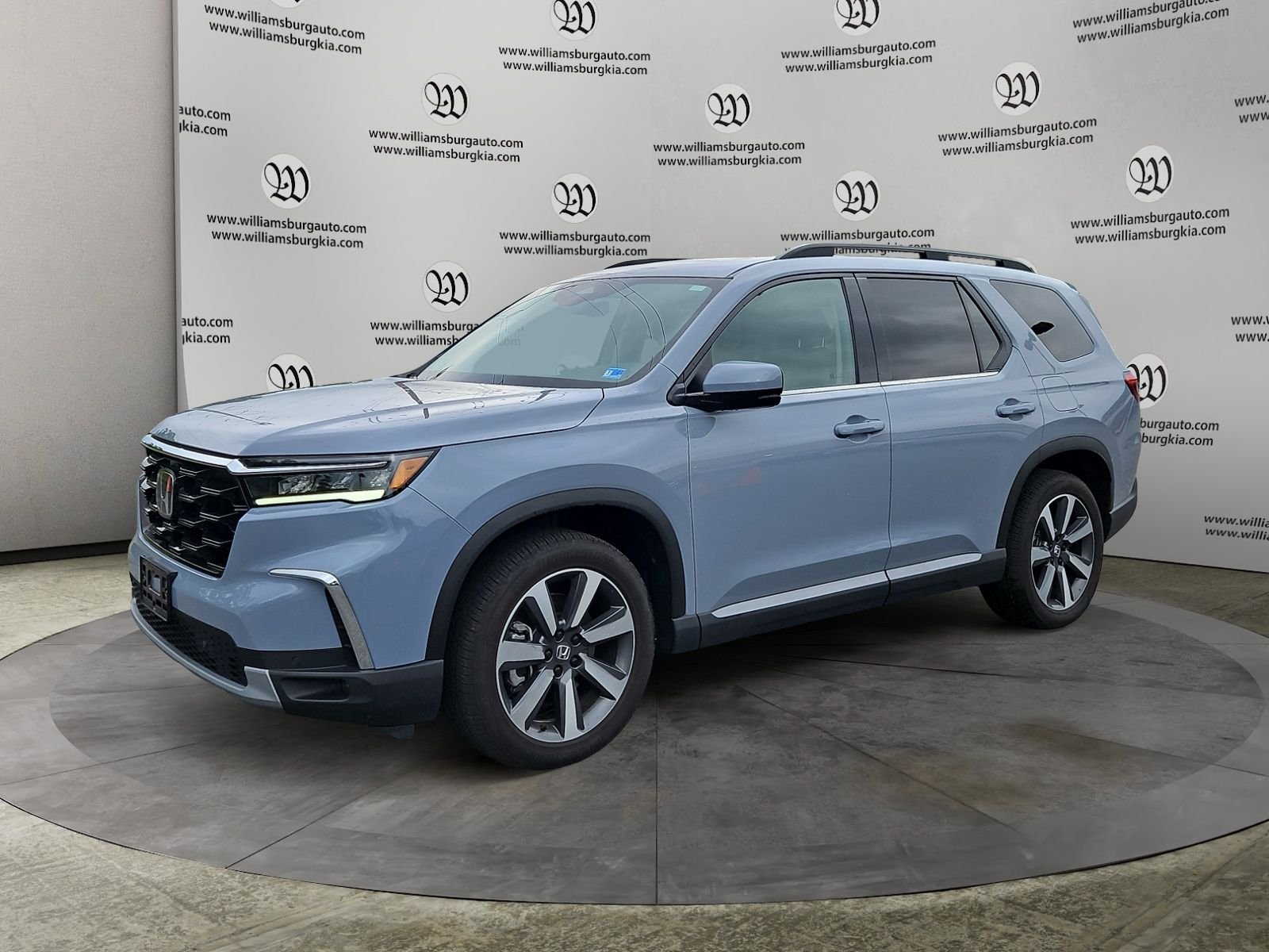 2025 Honda Pilot Touring AWD's photo