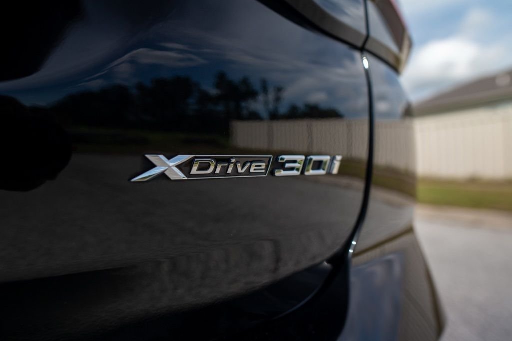 Used 2024 Black Sapphire Metallic BMW xDrive30i image 8