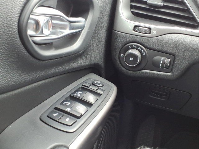 2019 Jeep Cherokee Latitude - Photo 22